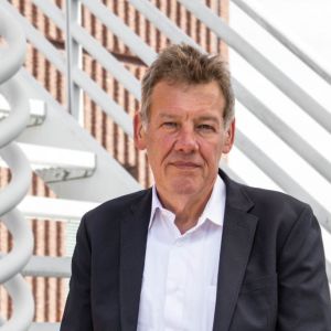 Dr. Armin Schulz Dr. Armin Schulz