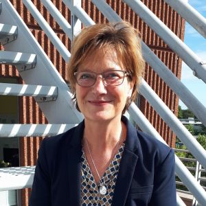 corina-rostin Foto astendo-Mitarbeiterin Corina Rostin auf der Treppe