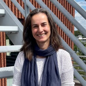 icon-weibliche-mitarbeiterin-astendo Icon weibliche Mitarbeiterin Team astendo